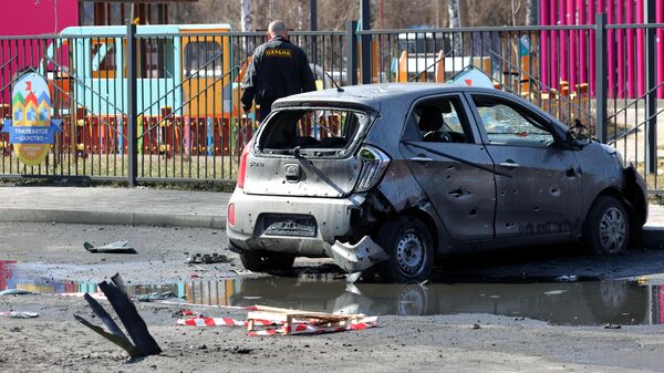 Carro danificado por bombardeio das Forças Armadas da Ucrânia em Belgorod, foto publicada em 20 de março de 2024 - Sputnik Brasil