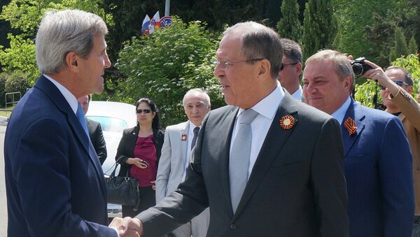 Sergei Lavrov e John Kerry em Sochi - Sputnik Brasil