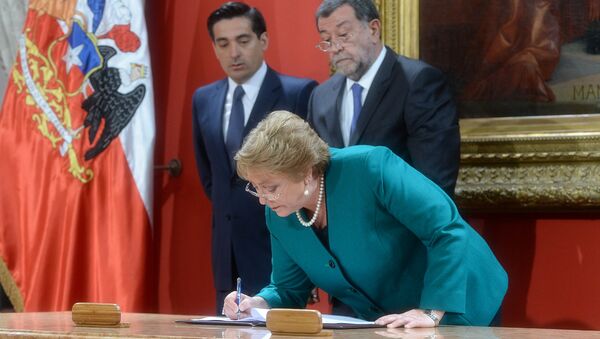 Presidenta do Chile, Michelle Bachelet, participa da posse de seus novos ministros - Sputnik Brasil