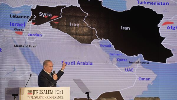 Primeiro-ministro de Israel, Benjamin Netanyahu, discursa durante conferência diplomática com o mapa no fundo, 6 de dezembro de 2017 - Sputnik Brasil