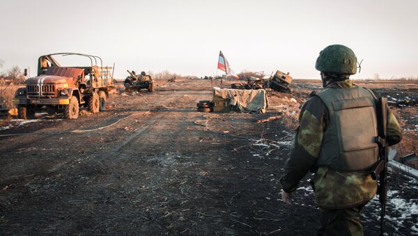 Soldado da República Popular de Donetsk no povoado de Logvinovo (foto de arquivo) - Sputnik Brasil