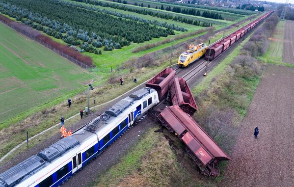 Acidente com trens na Alemanha ocorrido em 6 de dezembro de 2017 - Sputnik Brasil