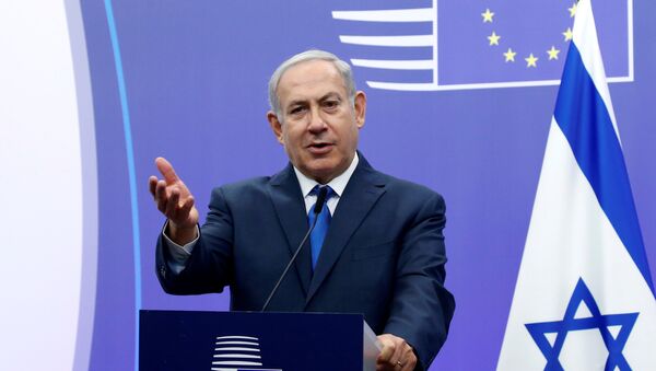 Israel's Prime Minister Benjamin Netanyahu briefs the media next to European Union foreign policy chief Federica Mogherini (unseen) at the European Council in Brussels, Belgium December 11, 2017 - Sputnik Brasil