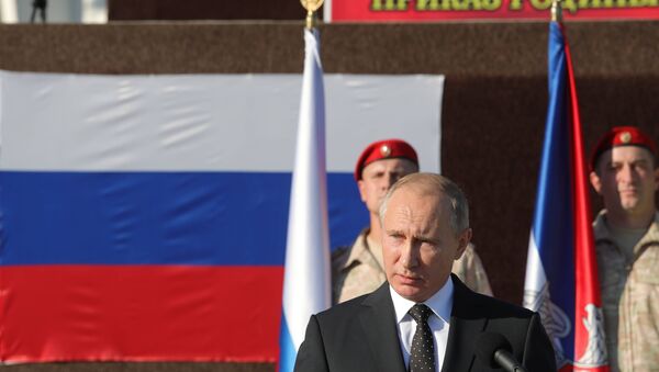 Presidente russo Vladimir Putin na base aérea russa de Hmeymim, na Síria, 11 de dezembro - Sputnik Brasil