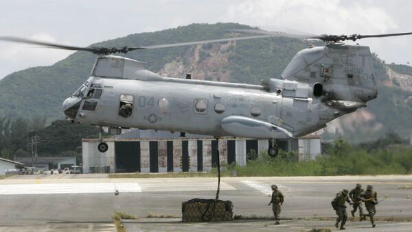 Soldados norte-americanos preparam carga que será levada pelo helicóptero norte-americano CH-53, Tailândia (foto de arquivo) - Sputnik Brasil