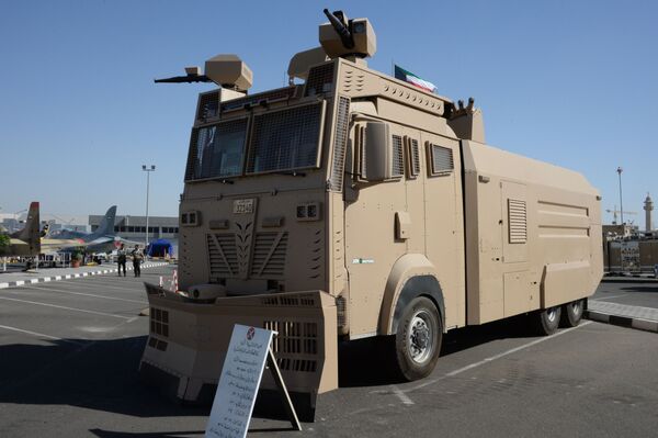 Automóvel para dispersão de manifestações Titan da Guarda Nacional do Kuwait na mostra internacional de armamentos Gulf Defence & Aerospace 2017 na cidade de Kuwait. - Sputnik Brasil