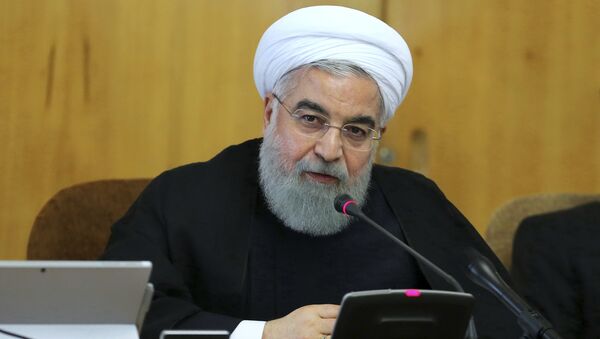 Presidente iraniano, Hassan Rouhani, falando durante uma reunião com os ministros em Teerã, Irã, 11 de outubro de 2017 - Sputnik Brasil