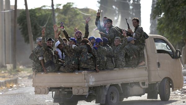 Forças Democráticas da Síria em um caminhão, Raqqa, Síria (foto de arquivo) - Sputnik Brasil