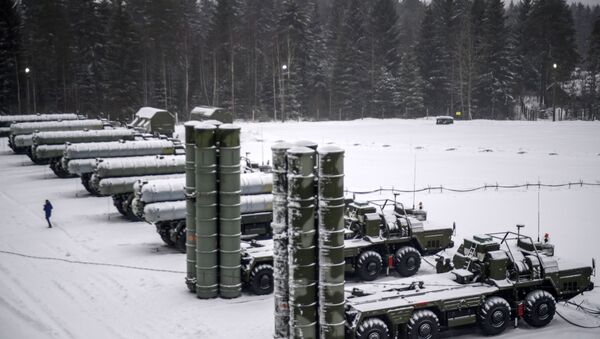 Junto com os sistemas de mísseis Iskander e os sistemas antinavio Bastion, os S-400 constituem a base da estratégia militar russa destinada a proteger suas fronteiras de uma possível agressão por parte da OTAN. - Sputnik Brasil