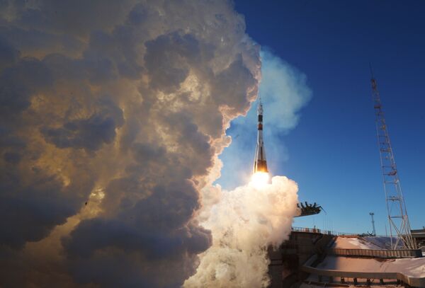 Lançamento do foguete portador Soyuz-FG com a espaçonave tripulada Soyuz MS-07 a partir do cosmódromo de Baikonur - Sputnik Brasil