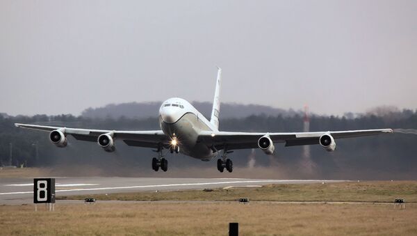 Boeing OC-135B em missão de vigilância do Tratado Céus Abertos - Sputnik Brasil