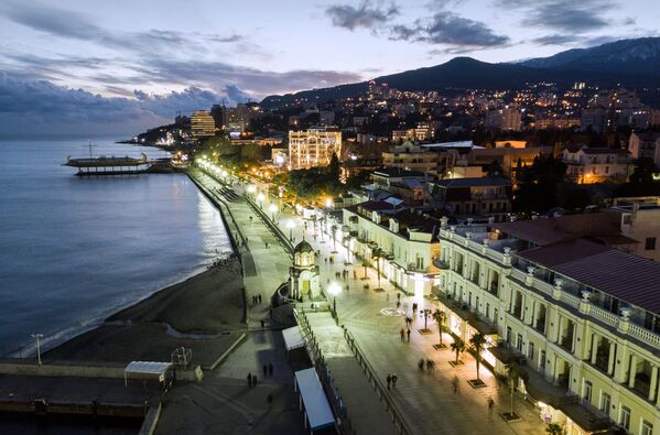 Cais na cidade de Yalta, na Crimeia - Sputnik Brasil
