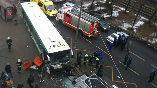 Ônibus atropela multidão perto da estação de metro Skhodnenskaya - Sputnik Brasil
