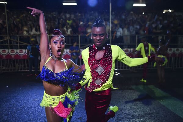 Dançarinos de salsa em Salsódromo de Cali, Colômbia - Sputnik Brasil