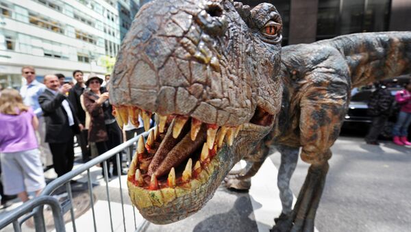 Figura do Tyrannosaurus rex, durante a promoção da peça teatral Caminhando com Dinossauros: The Arena Spectacular, Nova York (foto de arquivo) - Sputnik Brasil