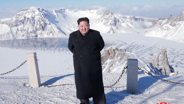 North Korean leader Kim Jong Un visits Mount Paektu in this photo released by North Korea's Korean Central News Agency (KCNA) in Pyongyang December 9, 2017 - Sputnik Brasil