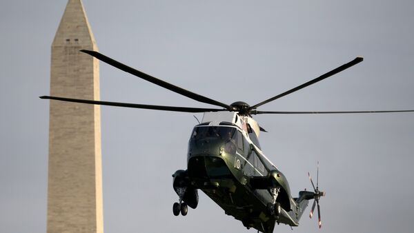Marine One, o helicóptero do presidente dos Estados Unidos, pousando em Washington em 14 de maio de 2015, após encontro com monarcas árabes em Camp David. - Sputnik Brasil