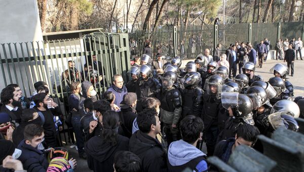 Protestos em Teerã, 30 de dezembro de 2017 - Sputnik Brasil