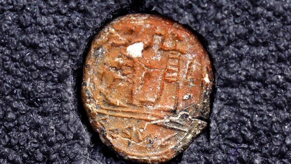 Selo com marca raríssima que foi descoberto durante escavações na Cidade Velha de Jerusalém no dia 1º de janeiro de 2018 - Sputnik Brasil