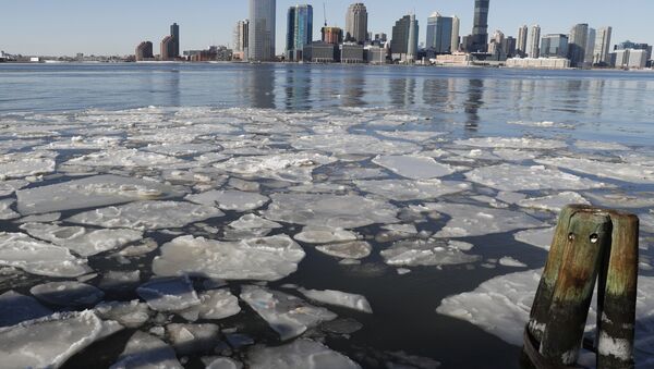 Gelo flutua no rio de Hudson, 7 de janeiro de 2018 - Sputnik Brasil