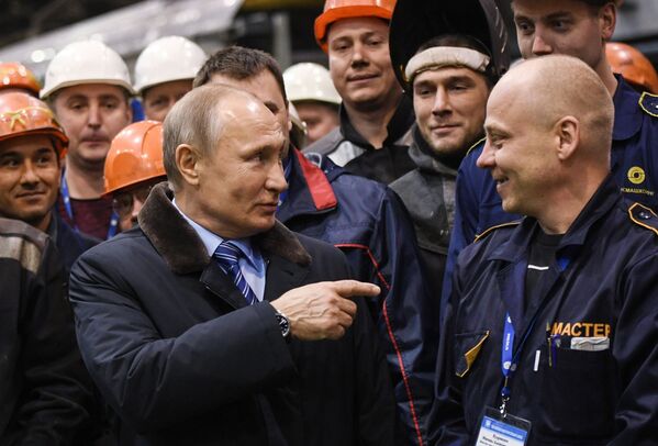 Presidente russo, Vladimir Putin, visita fábrica de vagões de Tver - Sputnik Brasil