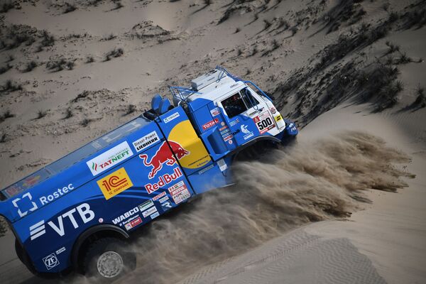 Piloto de caminhão russo Eduard Nikolaev participa do Dakar Rally Stage no Peru - Sputnik Brasil