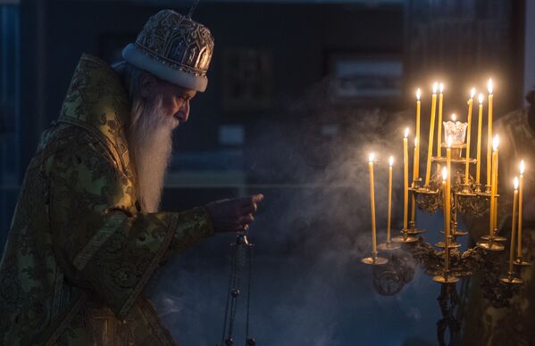 Metropolita Korniliy participa da celebração do Natal em uma das igrejas de Moscou - Sputnik Brasil