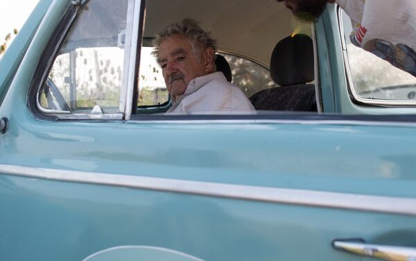 Em Montevidéu, com o passageiro ilustre e ex-presidente do Uruguai Pepe Mujica. - Sputnik Brasil
