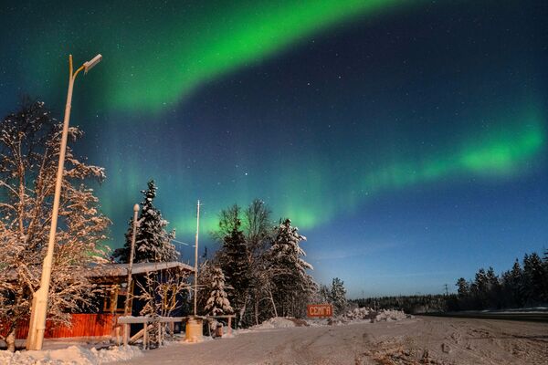 Aurora boreal nos arredores do povoado Lovozero, na região russa de Murmansk - Sputnik Brasil