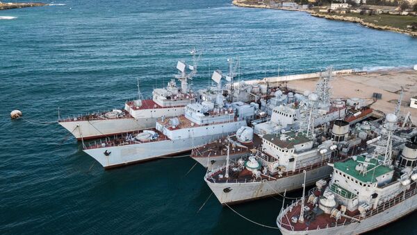Военные корабли, принадлежащие Украине, в Крыму - Sputnik Brasil