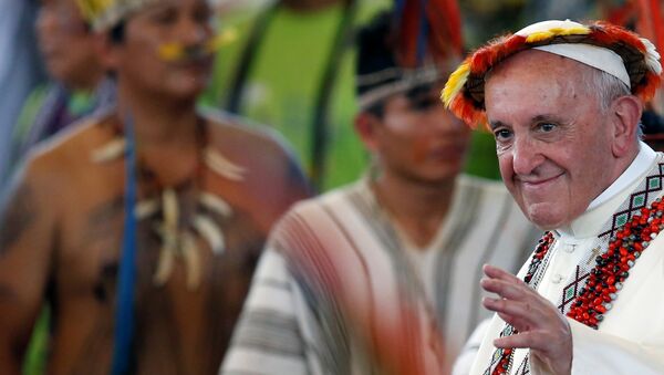 Papa Francisco em reunião com povos indígenas em Puerto Maldonado, Peru. - Sputnik Brasil