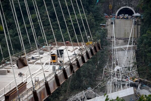 Ponte que liga Bogotá e a cidade de Villavicencio desaba na Colômbia - Sputnik Brasil