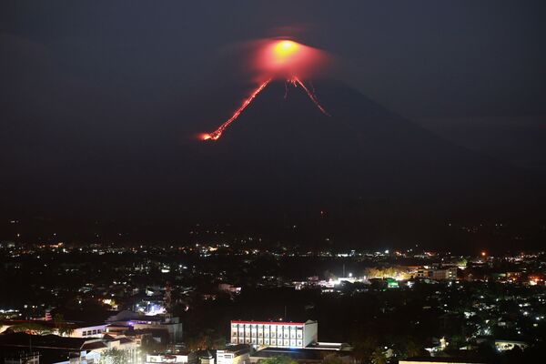 Erupção do vulcão Mayon, nas Filipinas - Sputnik Brasil
