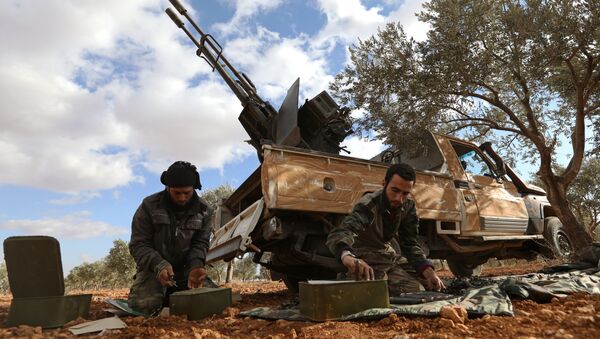 Soldados de oposição estão preparando munições na província de Idlib na Síria - Sputnik Brasil