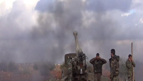 Artilharia pesada contra Frente al-Nusra: exército sírio continua ofensiva antiterrorista - Sputnik Brasil