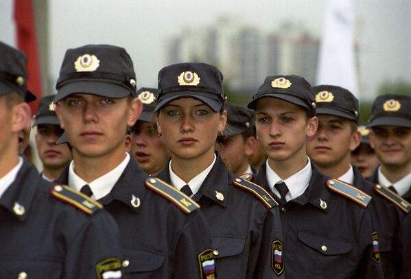Cadetes do primeiro ano do Instituto do Ministério do Interior russo durante cerimônia de juramento de fidelidade à Pátria em 1999 - Sputnik Brasil