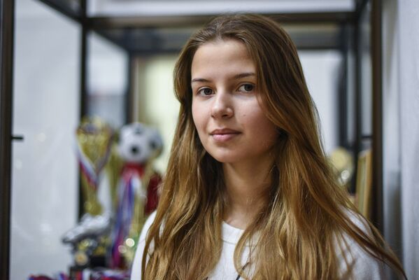 Estudante da Universidade Estatal Humanitário-Econômica de Moscou, Svetlana Nikiforova, nadadora paralímpica russa - Sputnik Brasil