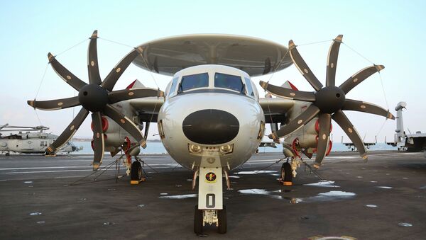 Avião E-2 Hawkeye estadunidense semelhante ao futuro KJ-600 chinês - Sputnik Brasil
