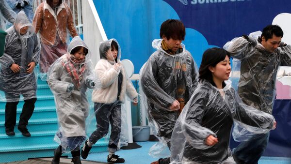 Exercícios simulando evacuação antimíssil em Tóquio, Japão, 22 de janeiro de 2018 - Sputnik Brasil