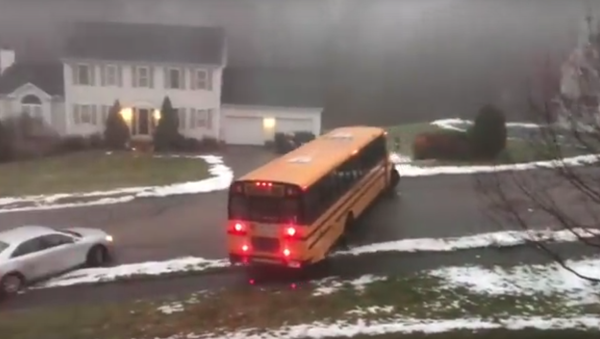 Ônibus escolar foi atingido pelo mau tempo no estado norte-americano de Massachusetts - Sputnik Brasil