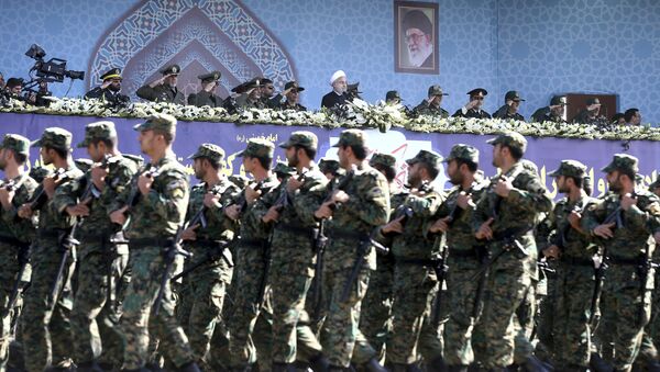 Iran's President Hassan Rouhani, top center, reviews army troops marching during the 37th anniversary of Iraq's 1980 invasion of Iran, in front of the shrine of the late revolutionary founder, Ayatollah Khomeini, just outside Tehran, Iran, Friday, Sept. 22, 2017 - Sputnik Brasil