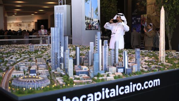 Modelo da nova Capital do Egito sendo apresentado em 2015, durante conferência econômica na cidade egípcia de Sharm el-Sheikh. - Sputnik Brasil