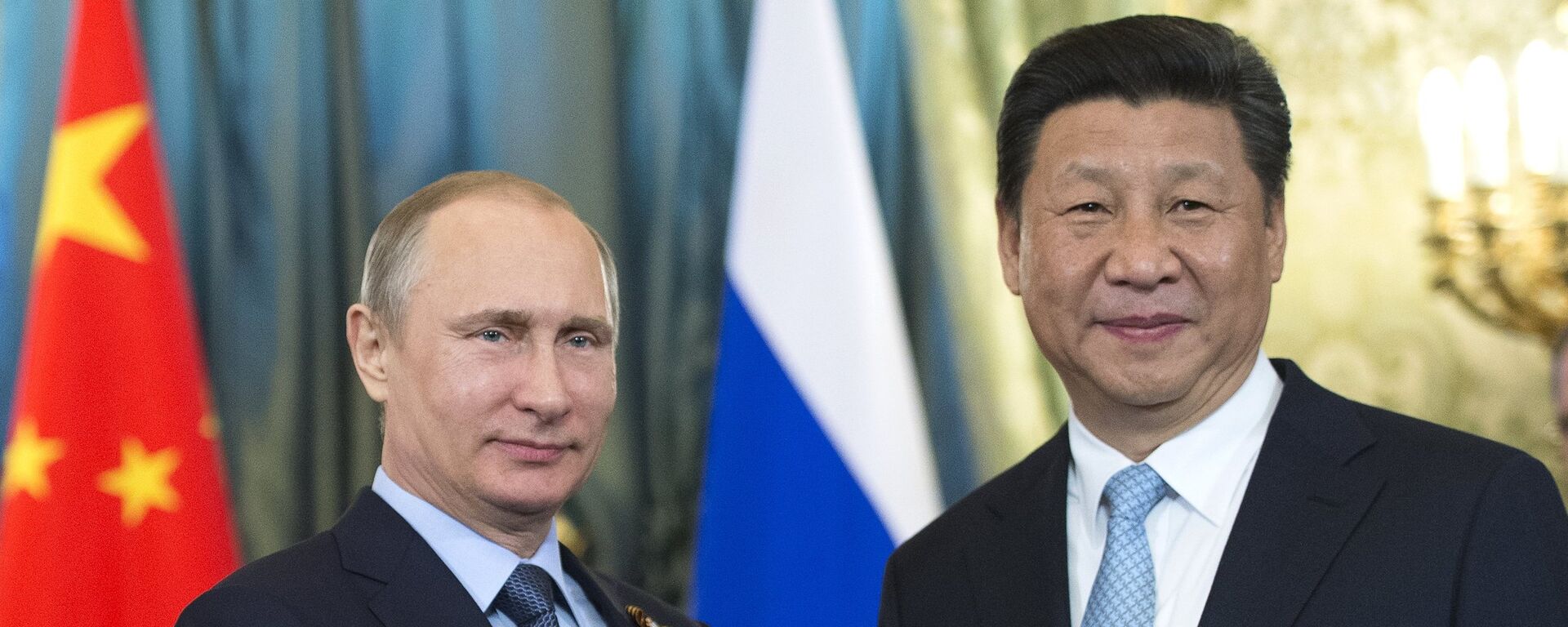 Vladimir Putin e Xi Jinping durante um encontro no Kremlin - Sputnik Brasil, 1920, 25.08.2021