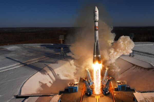 Lançamento do foguete portador Soyuz-2.1a transportando aparelhos de sondagem da Terra Kanopus-V e 9 aparelhos espaciais comerciais no cosmódromo Vostochny - Sputnik Brasil
