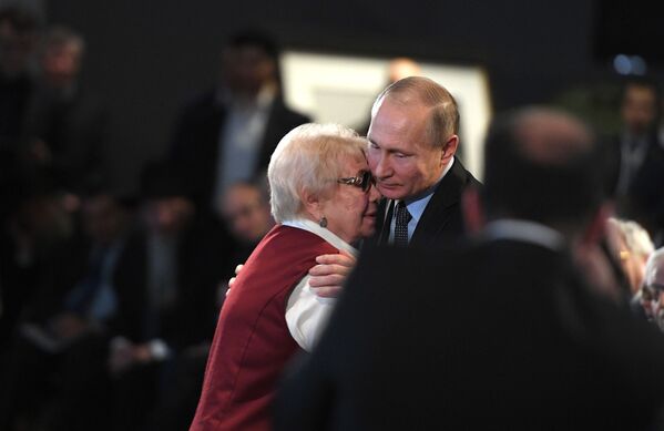 Presidente russo, Vladimir Putin, visita o Museu Judeu e Centro de Tolerância em Moscou no Dia de Homenagem às Vítimas do Holocausto - Sputnik Brasil