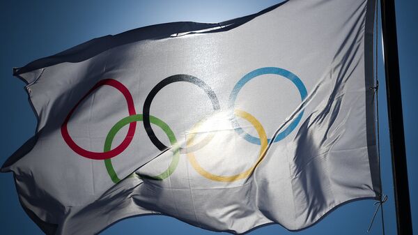 Bandeira olímpica na praça de condecoração dos vencedores dos Jogos Olímpicos de 2018 em Pyeongchang - Sputnik Brasil