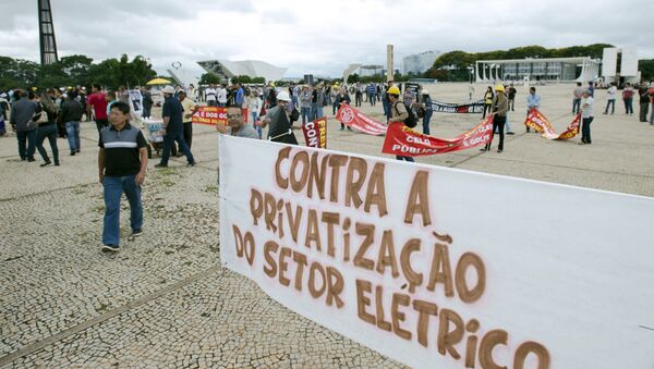 Eletricitários protestam em vários estados contra venda de distribuidoras da Eletrobras - Sputnik Brasil