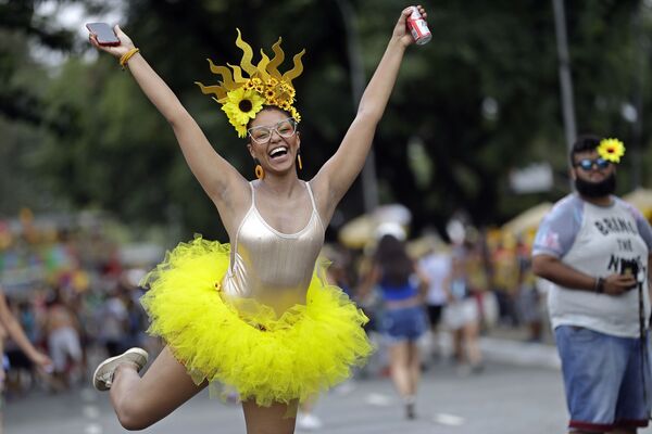 Participante do Carnaval de São Paulo - Sputnik Brasil
