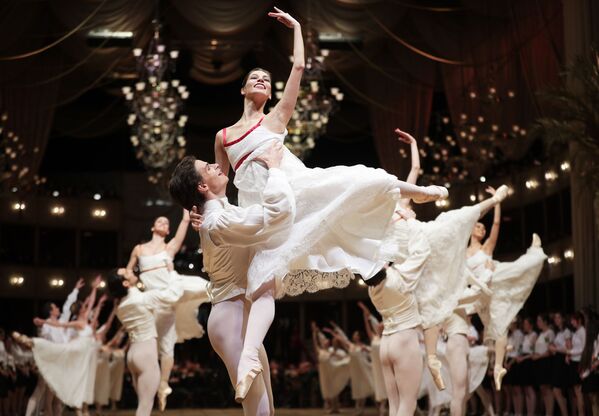 Bailarinos durante um ensaio na Ópera Nacional de Viena - Sputnik Brasil
