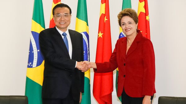 Dilma Rousseff durante cerimônia de chegada do primeiro-ministro da República Popular da China, Li Keqiang - Sputnik Brasil